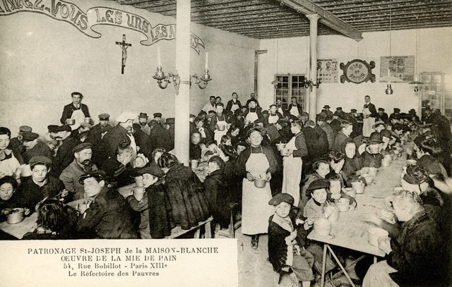 Réfectoire de la Mie de Pain, rue Charles Fourier. Datant de 1897, il n’a que peu changé et continue un siècle plus tard, d’accueillir et de restaurer plus de 500 personnes chaque soir.