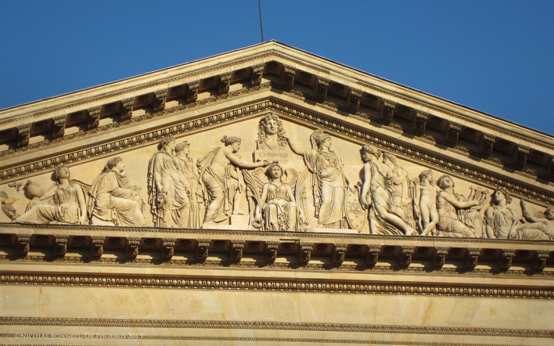 Le Fronton du Louvre (©Nicolas Bonnell/De.Phoebus 2013) 