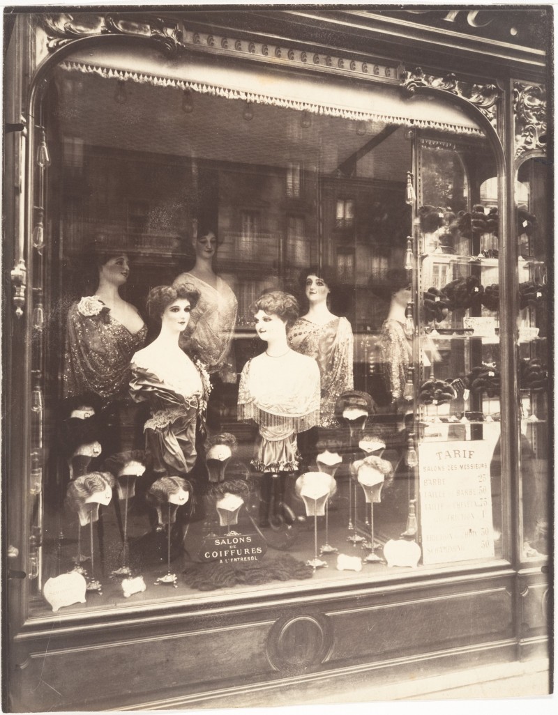 Atget - Salon de Coiffure 1910