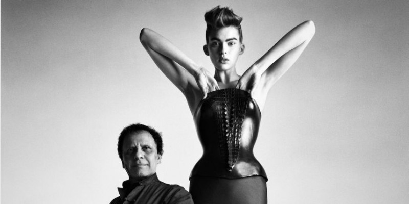 Azzedine Alaïa et l'un de ses modèles par Patrick Demarchelier