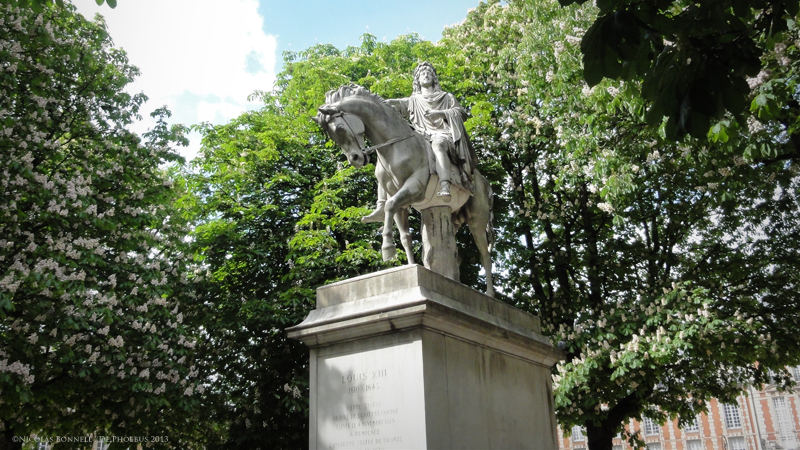 La statue de Louis XIII - Place des Vosges