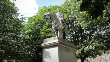 Paris 04 – Les cinq pattes du cheval de Louis XIII